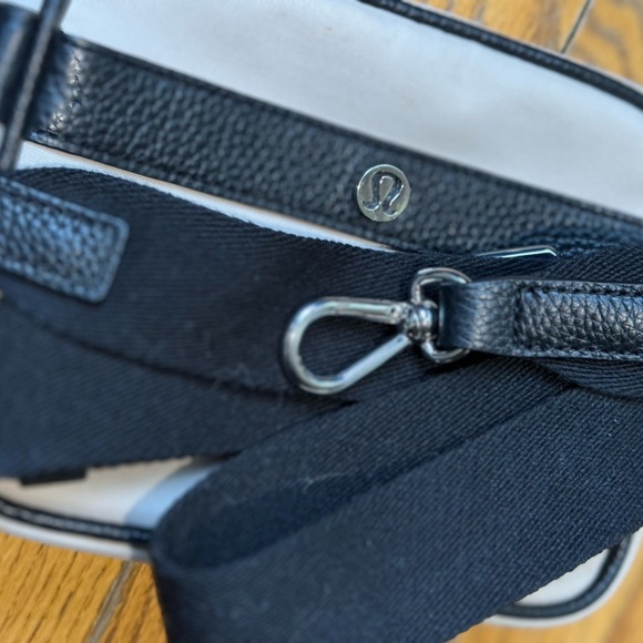 Lululemon Now and Always Crossbody - Picture 7 of 9